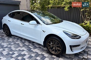Tesla Model 3  2020