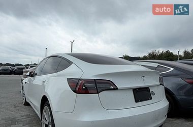 Tesla Model 3  2022