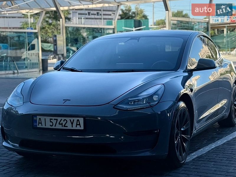 Седан Tesla Model 3 2022 в Днепре