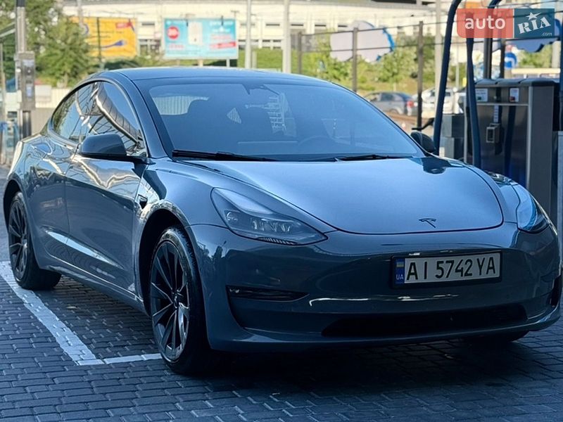 Седан Tesla Model 3 2022 в Днепре
