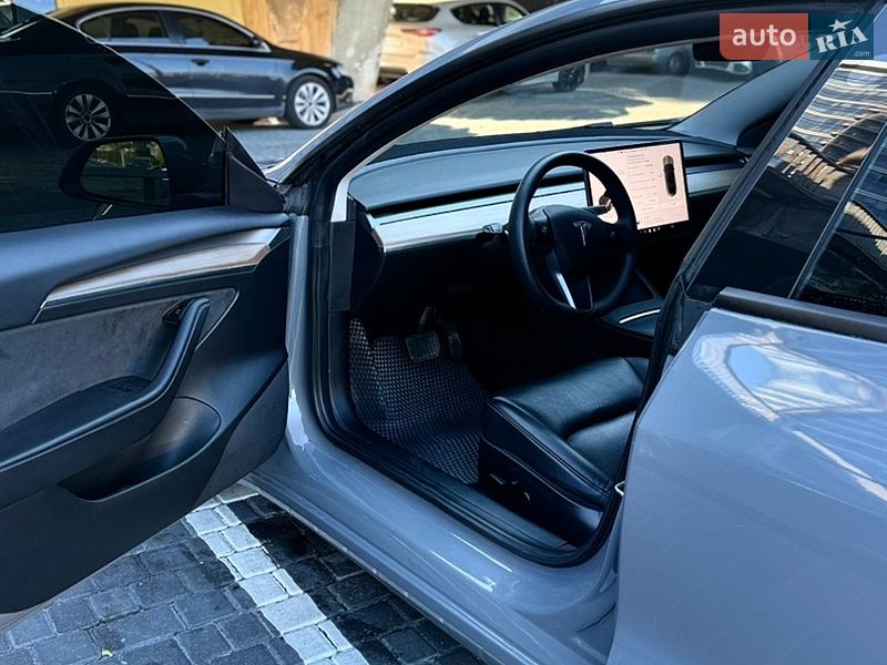 Седан Tesla Model 3 2022 в Днепре