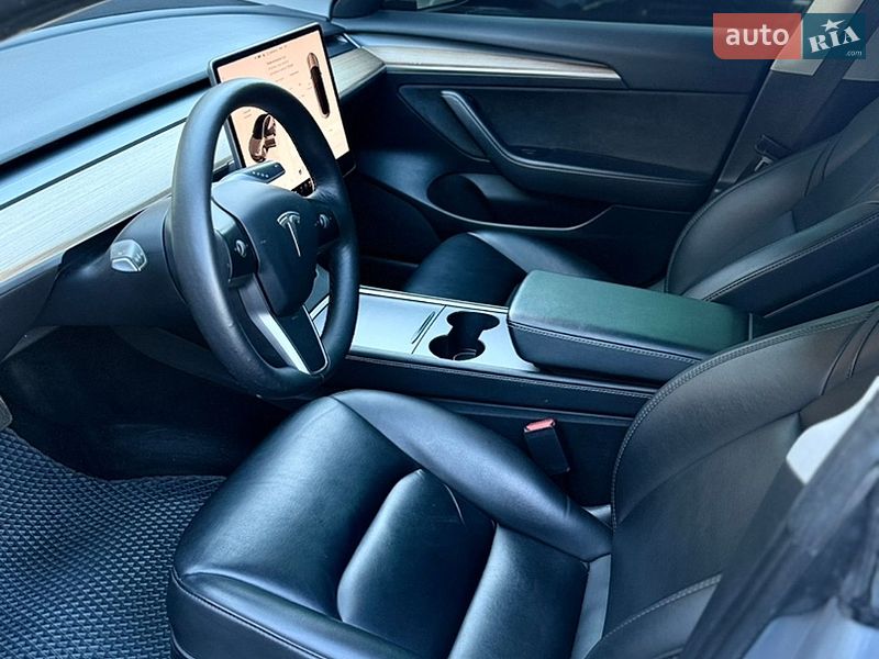 Седан Tesla Model 3 2022 в Днепре