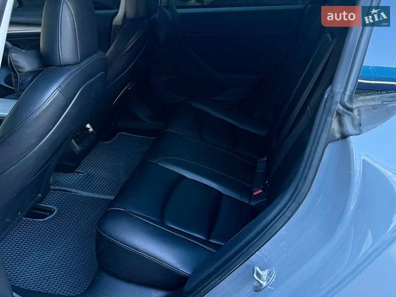 Седан Tesla Model 3 2022 в Днепре