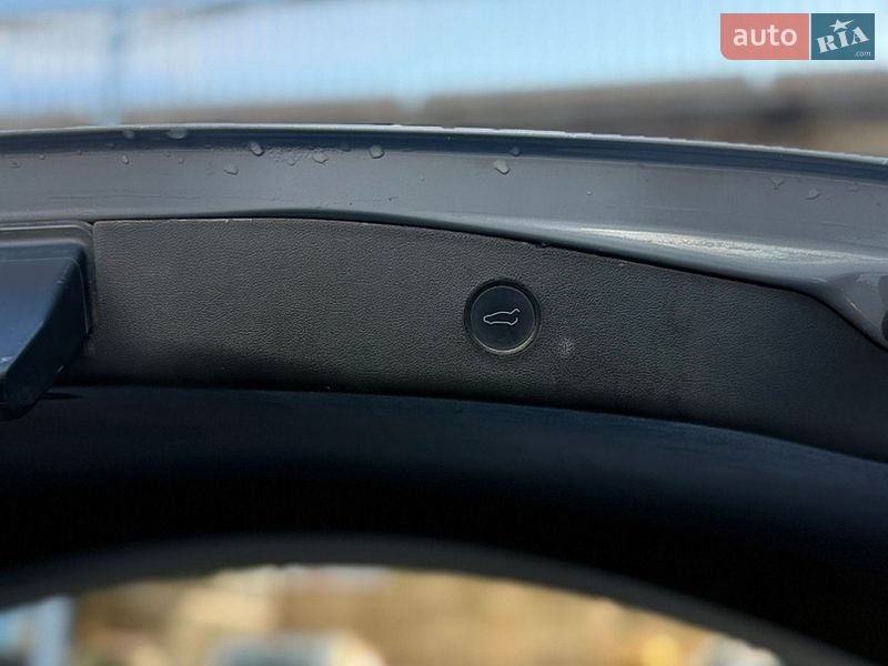 Седан Tesla Model 3 2022 в Днепре