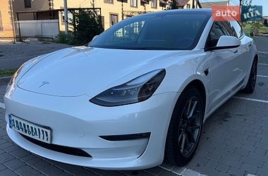 Tesla Model 3  2022