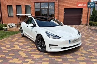 Tesla Model 3  2022