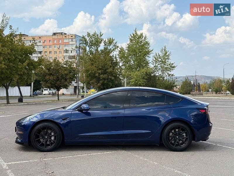 Седан Tesla Model 3 2021 в Кривом Роге