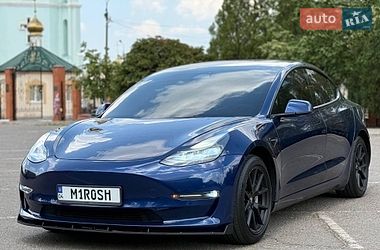 Седан Tesla Model 3 2021 в Кривом Роге