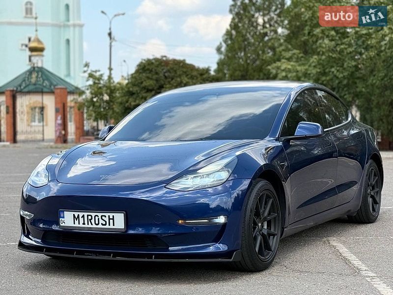 Седан Tesla Model 3 2021 в Кривом Роге