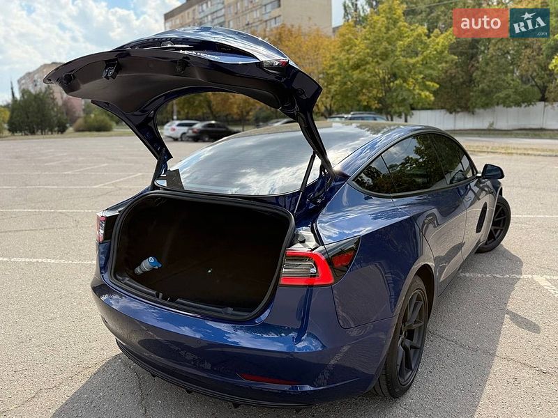Седан Tesla Model 3 2021 в Кривом Роге