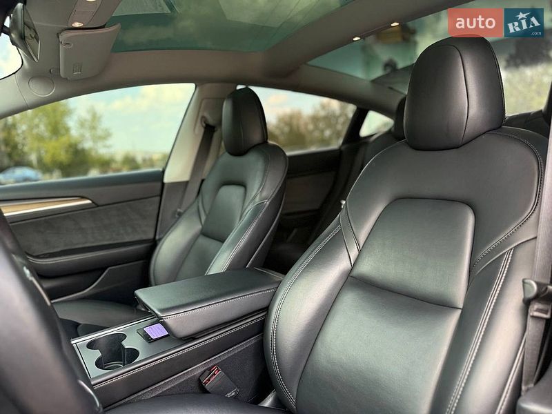Седан Tesla Model 3 2021 в Кривом Роге