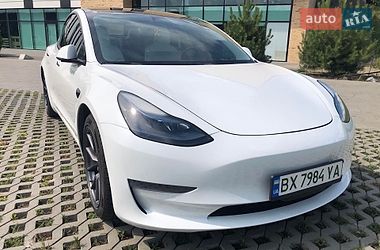 Tesla Model 3  2021