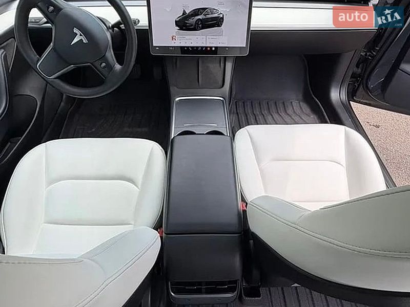Седан Tesla Model 3 2022 в Одессе