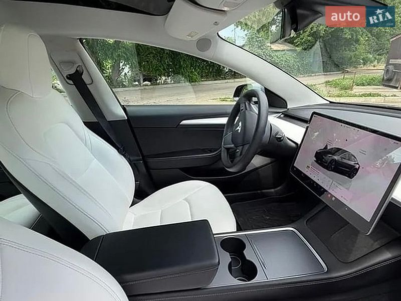 Седан Tesla Model 3 2022 в Одессе