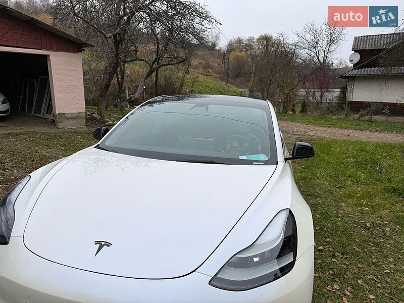 Седан Tesla Model 3 2022 в Ивано-Франковске