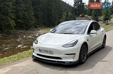 Tesla Model 3  2021