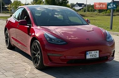 Tesla Model 3  2022