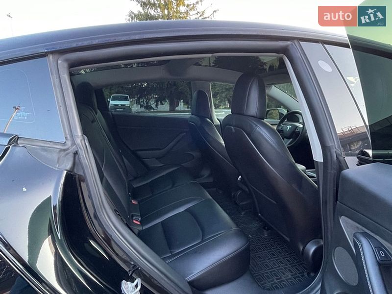 Седан Tesla Model 3 2021 в Луцке
