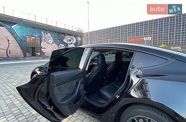 Седан Tesla Model 3 2021 в Луцке