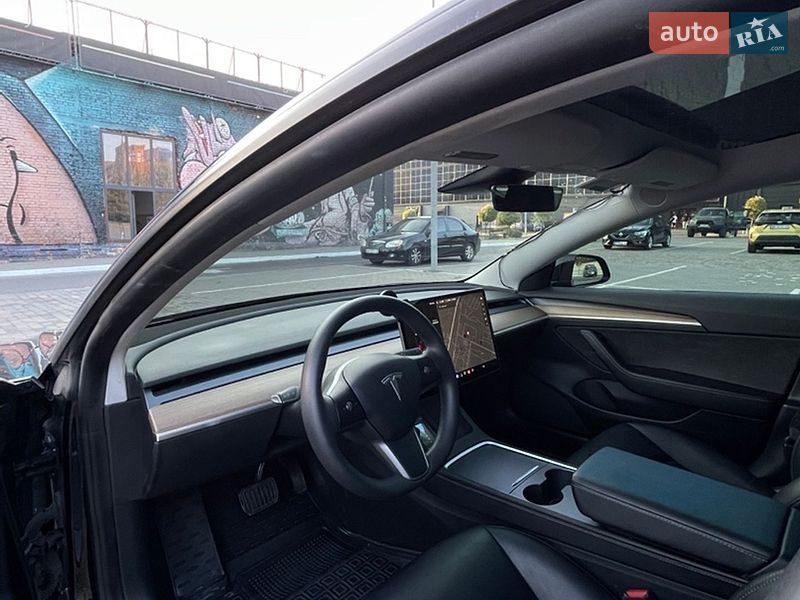 Седан Tesla Model 3 2021 в Луцке