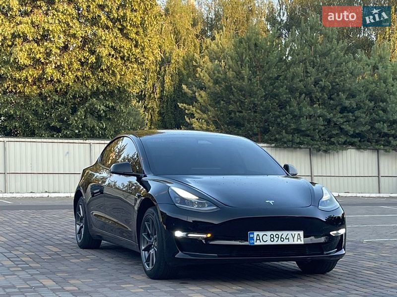 Седан Tesla Model 3 2021 в Луцке