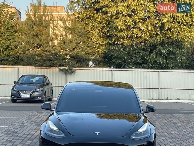 Седан Tesla Model 3 2021 в Луцке