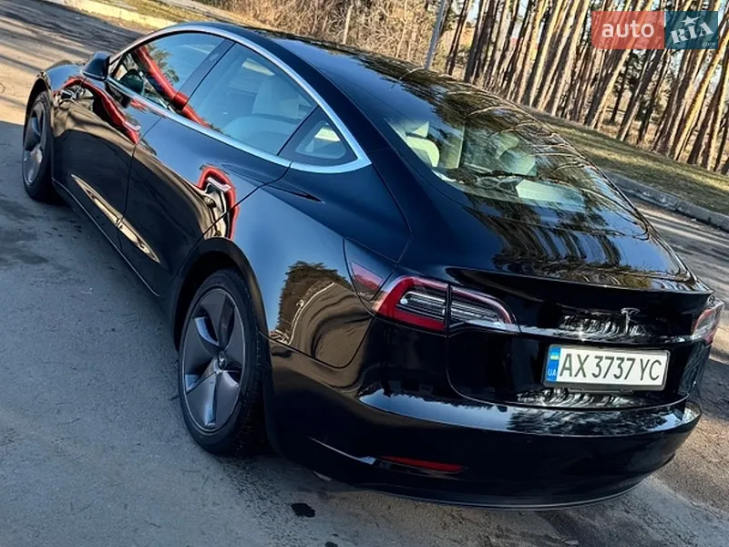 Tesla Model 3 2020