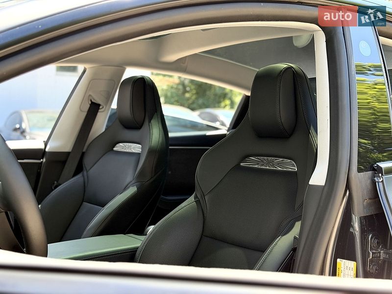 Седан Tesla Model 3 2024 в Киеве