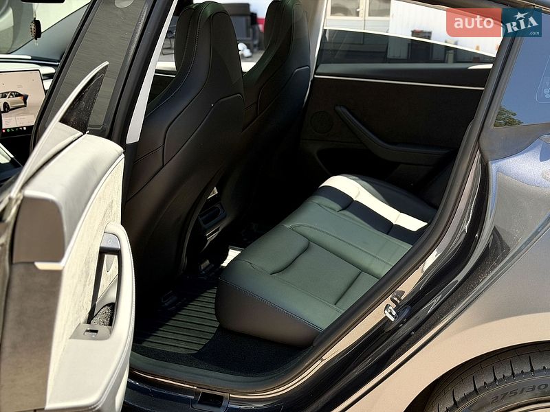 Седан Tesla Model 3 2024 в Киеве