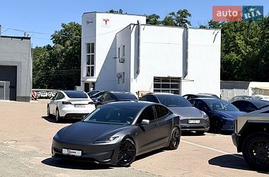 Седан Tesla Model 3 2024 в Киеве