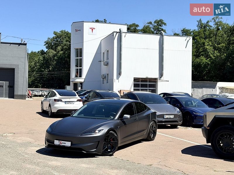 Седан Tesla Model 3 2024 в Киеве