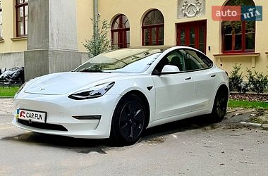 Tesla Model 3  2022