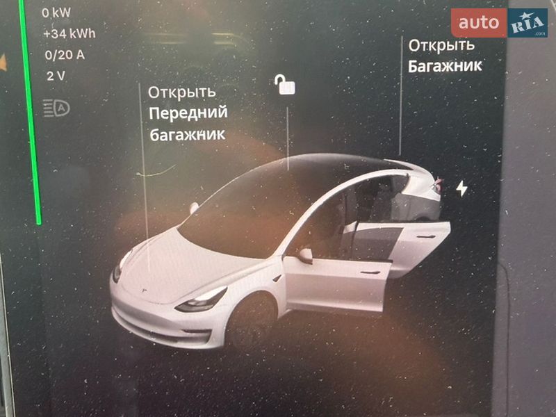 Седан Tesla Model 3 2021 в Львове