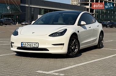 Tesla Model 3  2022