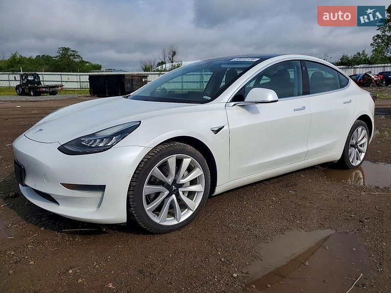 Tesla Model 3 2020