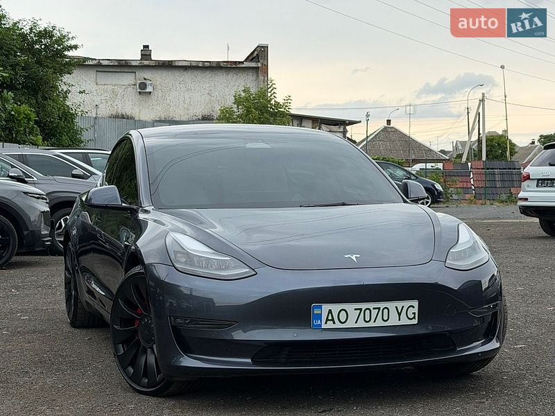 Седан Tesla Model 3 2021 в Ужгороді