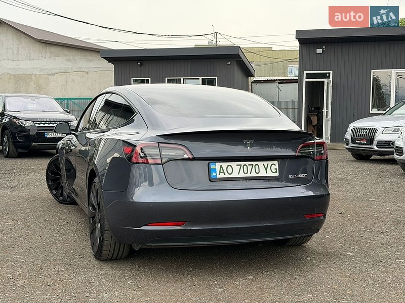 Седан Tesla Model 3 2021 в Ужгороді