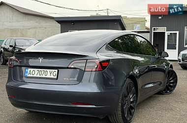 Седан Tesla Model 3 2021 в Ужгороді