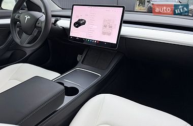 Седан Tesla Model 3 2021 в Ужгороді