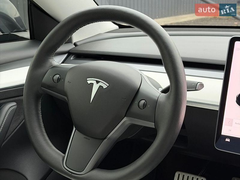 Седан Tesla Model 3 2021 в Ужгороді