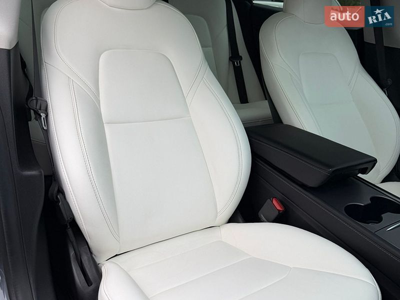 Седан Tesla Model 3 2021 в Ужгороді