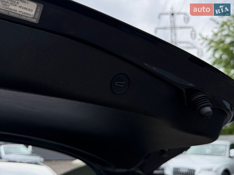 Седан Tesla Model 3 2021 в Ужгороді