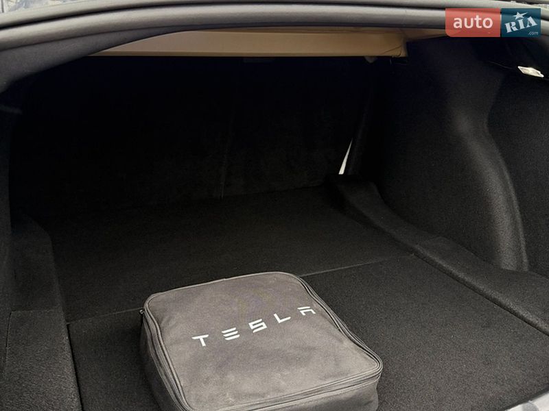 Седан Tesla Model 3 2021 в Ужгороді