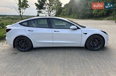 Tesla Model 3  2021