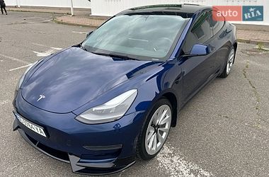Tesla Model 3  2022