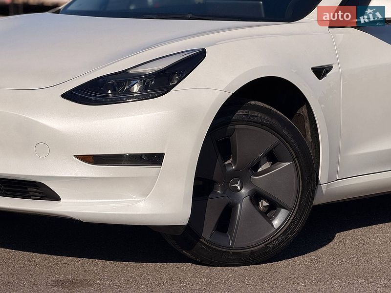 Седан Tesla Model 3 2023 в Кривом Роге