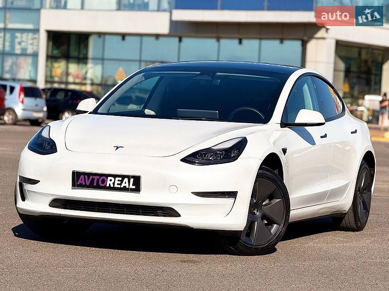 Седан Tesla Model 3 2023 в Кривом Роге