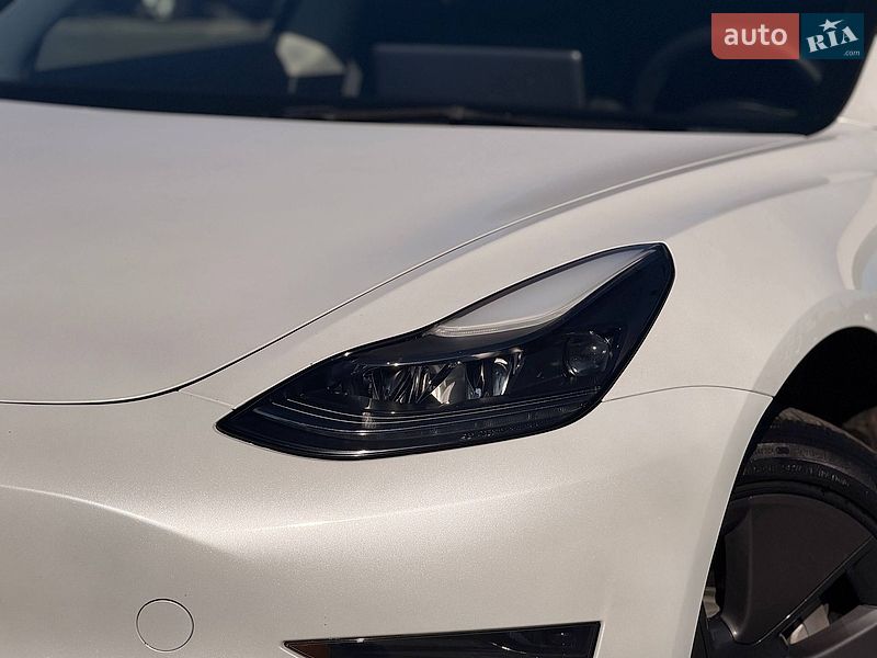 Седан Tesla Model 3 2023 в Кривом Роге