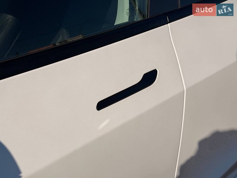 Седан Tesla Model 3 2023 в Кривом Роге