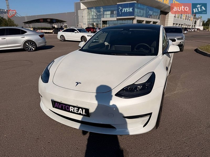 Седан Tesla Model 3 2023 в Кривом Роге